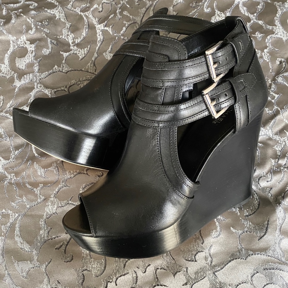 Never worn! Michael Kors Blaze Leather Wedge -Sz 9